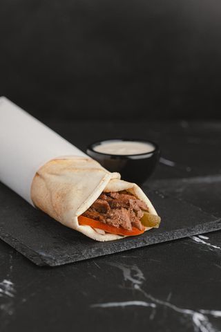 Sanduíche Shawarma de Carne (Meat Shawarma Sandwich)