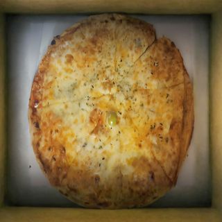 Pizza 4 Quesos (Mediana)