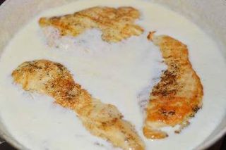 Piept de pui în sos gorgonzola