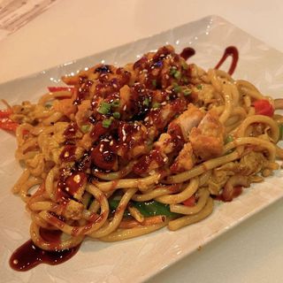 117. Yakiudon Con Pollo Frito