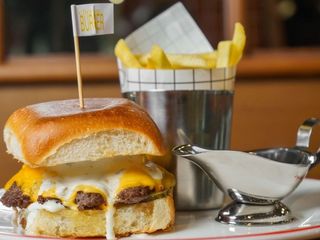 Cheesy burger (320g)