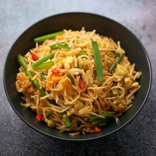 Hakka Noodles: Egg
