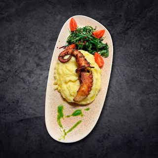 Caracatiță cu piure de cartofi 