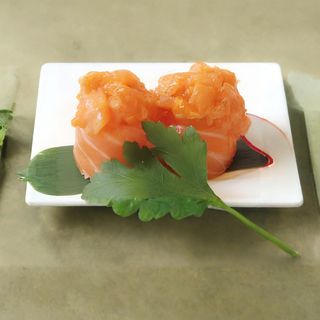 42 Gunkan spicy salmon 2 pezzi