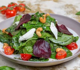 Салат с гранатовой заправкой