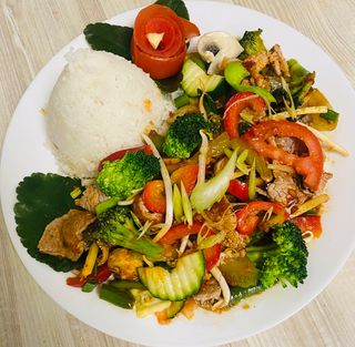 52. Wieprzowina satay z pastą chilli