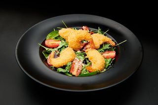 Crispy shirmps salad