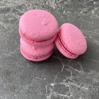 Макаронс "Клубника-белый шоколад"