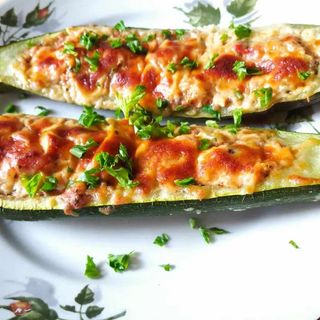 Пълнени тиквички с кайма и кашкавал