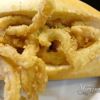  Bocadillo de tiras de calamar con alioli 