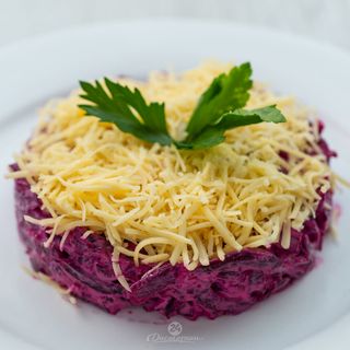 Салат "Свекла под сыром"