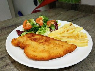 Plato Combinado De Pollo Empanado