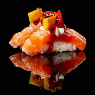 N8 Nigiri salmon fruit