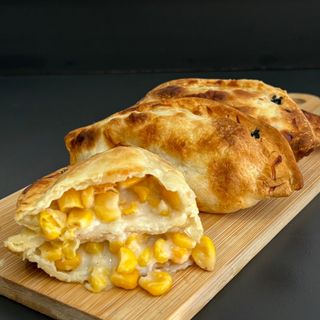 Empanada De Maíz Y Bechamel
