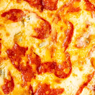 Pizza Formaggi e spianata  Ø32cm