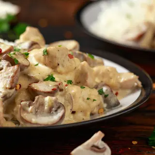 Pechuga de pollo en salsa de champiñones 