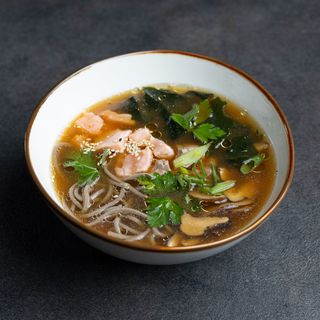 Мисо супа със сьомга (400г)