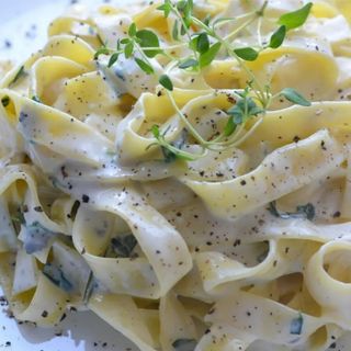Makaron ziołowo-serowy z kurczakiem - ŁAGODNY