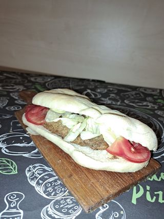 Panino hamburger, lattuga e pomodoro