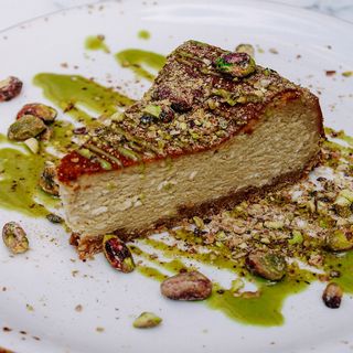 Tarta de Queso al Horno con Pistacho de Sicilia  (porción)