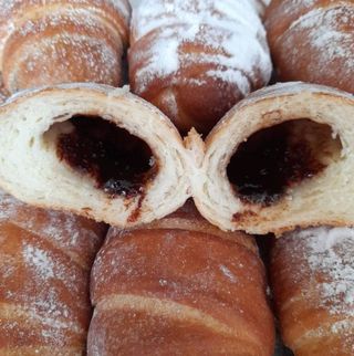 Slatke kiflice sa džemom 1 kom