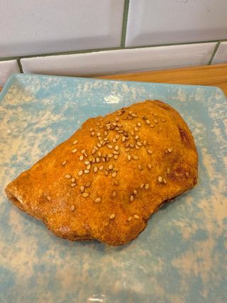 Empanadilla de pollo, champiñón y bechamel