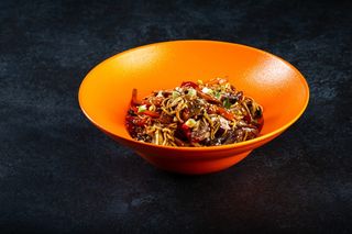 Wok junetina sa sezonskim povrćem