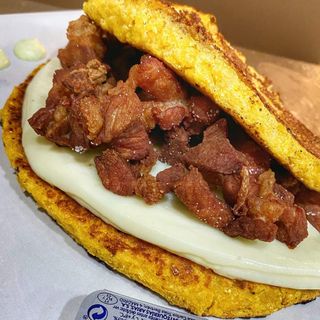 CACHAPA CON COCHINO FRITO