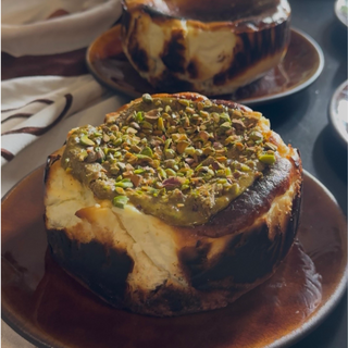  4/6 Burnt Cheesecake Pistache Kunaffa   