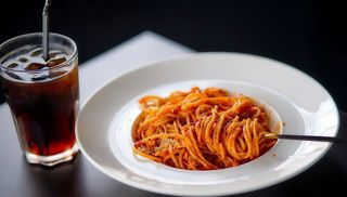 1 Pasta y Patatas  con salsas y Bebida