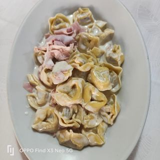 168 Tortellini panna e prosciutto
