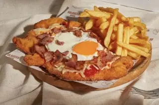 Milanesa con huevo frito