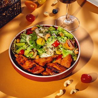 ქათმის სალათი ქეშიუთი 