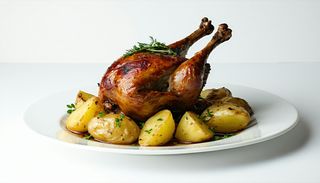 Cocoșel de munte la cuptor cu jar cu cartofi la jar