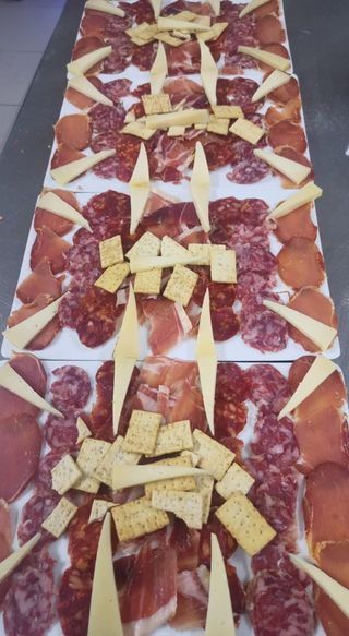 Tabla Surtida De Ibéricos Y Queso Manchego