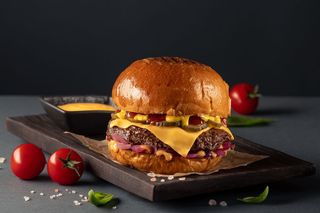 Чізбургер з яловичою котлетою