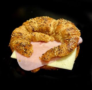 Croissant Multicereal Jamón Y Queso