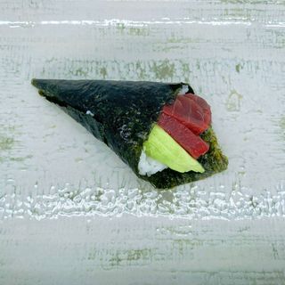 Temaki de atún y aguacate 