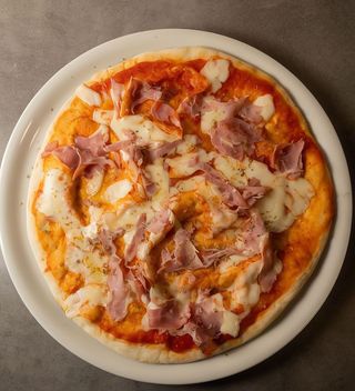 Pizza prosciutto