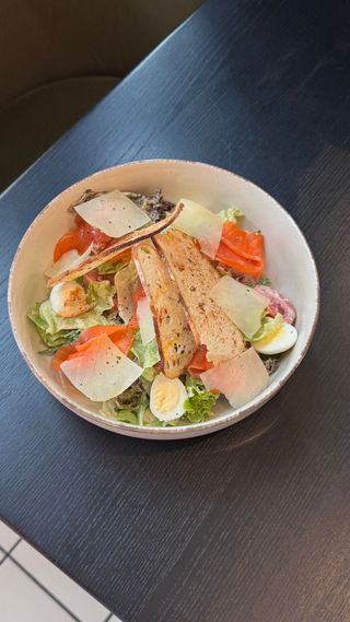 Салат Цезар з лососем (220g)