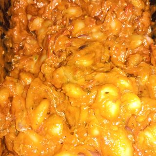 Боб с лютеница