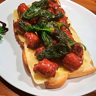 Tostada De Longaniza De Binéfar Queso Gouda Y Padrón