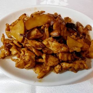 Cerdo con bambu y setas chinas