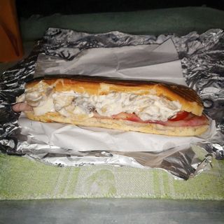 Panino con prosciutto cotto e doppio formaggio