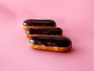 Еклер класичний з шоколадом (80g)