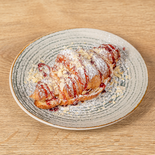 Кроасан с маскарпоне и бадеми