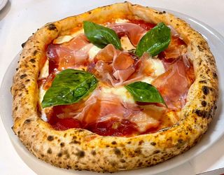 Pizza crudo e bufala