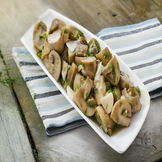 Champiñones al ajillo