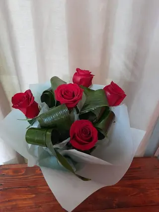 Buchet 5 Trandafiri Rosii