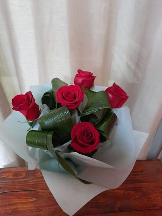 Buchet 5 Trandafiri Rosii